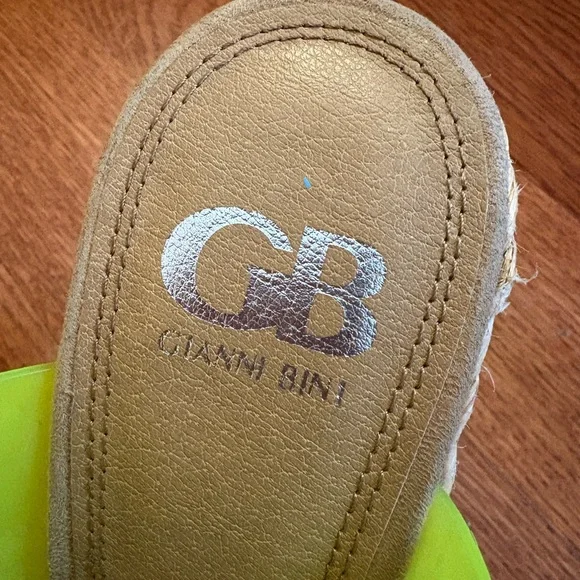 Gianni Bini Bright Neon Yellow Slide Sandals. Size women’s 7 1/2 - Picture 5 of 9